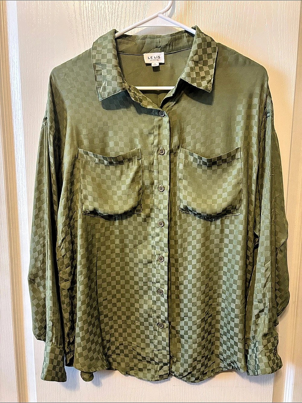 LE LIS Checkered Rayon Button Down in Green Size Small Like New